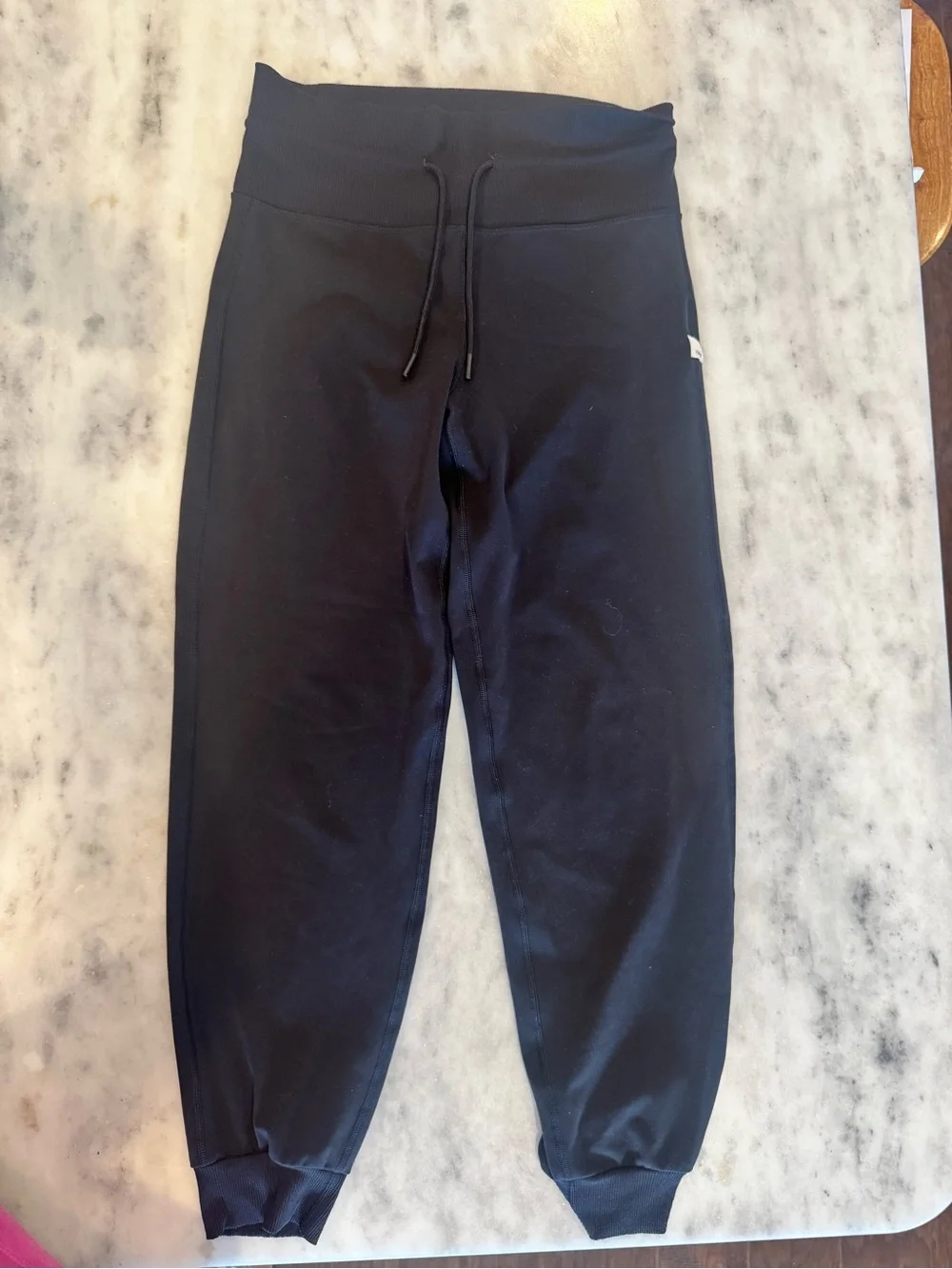 Vuori Women’s Black Daily Jogger, style VW418.